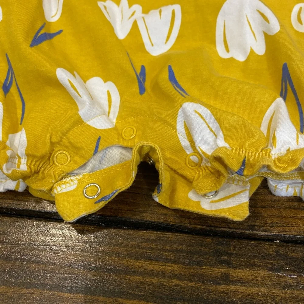 Girls 24 month Carter’s Romper - Picture 4 of 4